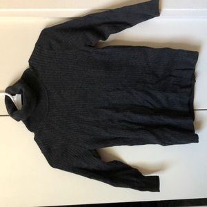 Jones Wear gray turtle neck top, small petite